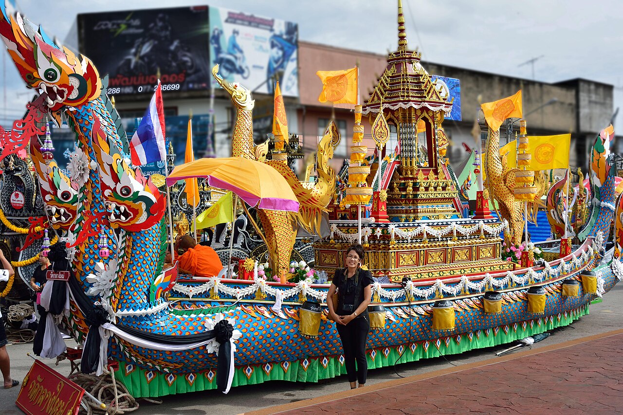 วิ่งพรมน้ำมนต์ ชมเรือพระ สุราษฎร์ธานี 2569