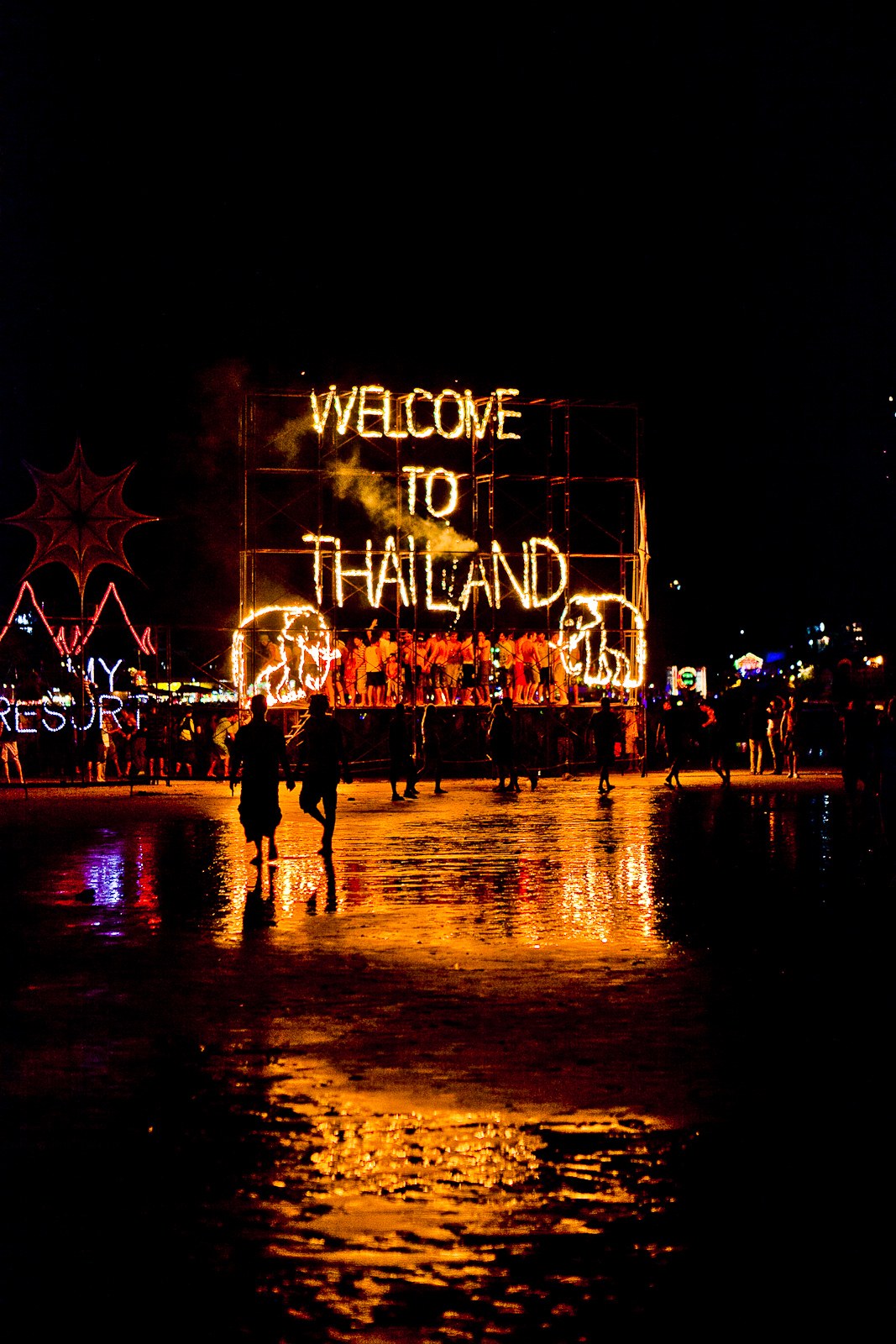 ฟูลมูนปาร์ตี้ หาดริ้น เกาะพะงัน