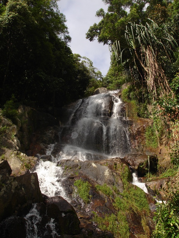 น้ำตกหินลาด