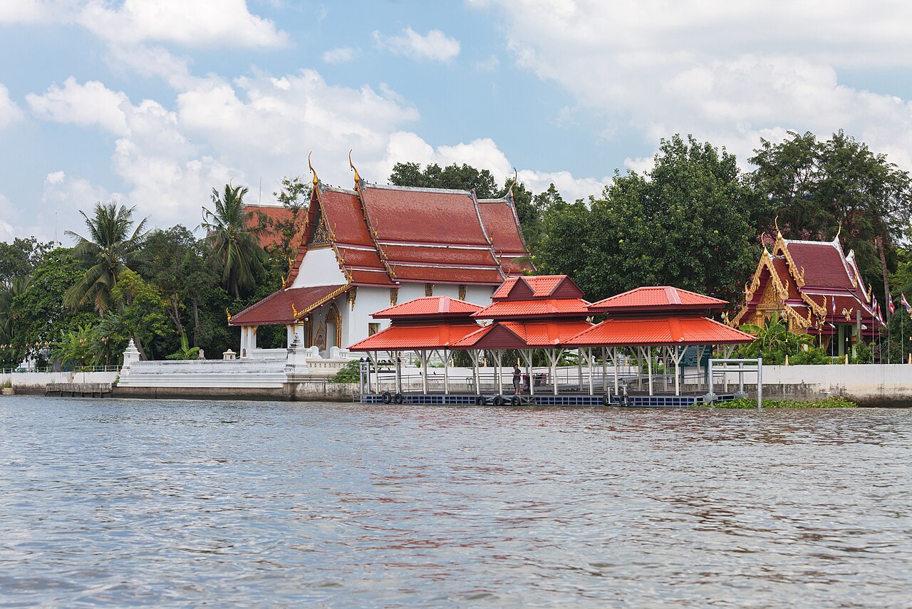 วัดกลางเก่า
