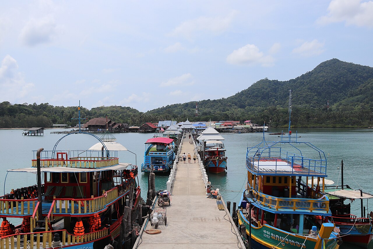 ชุมชนบ้านเกาะแรต