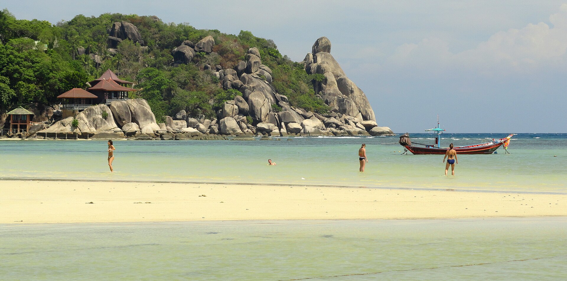 หาดโฉลกบ้านเก่า